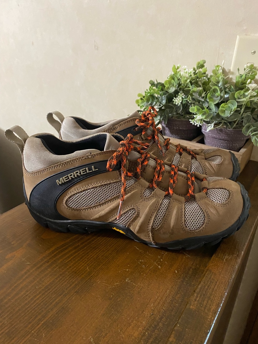Merrell Chameleon 8 Vibram Sole Mens Size 8.5 Brown Leather Mesh Hiking Shoes